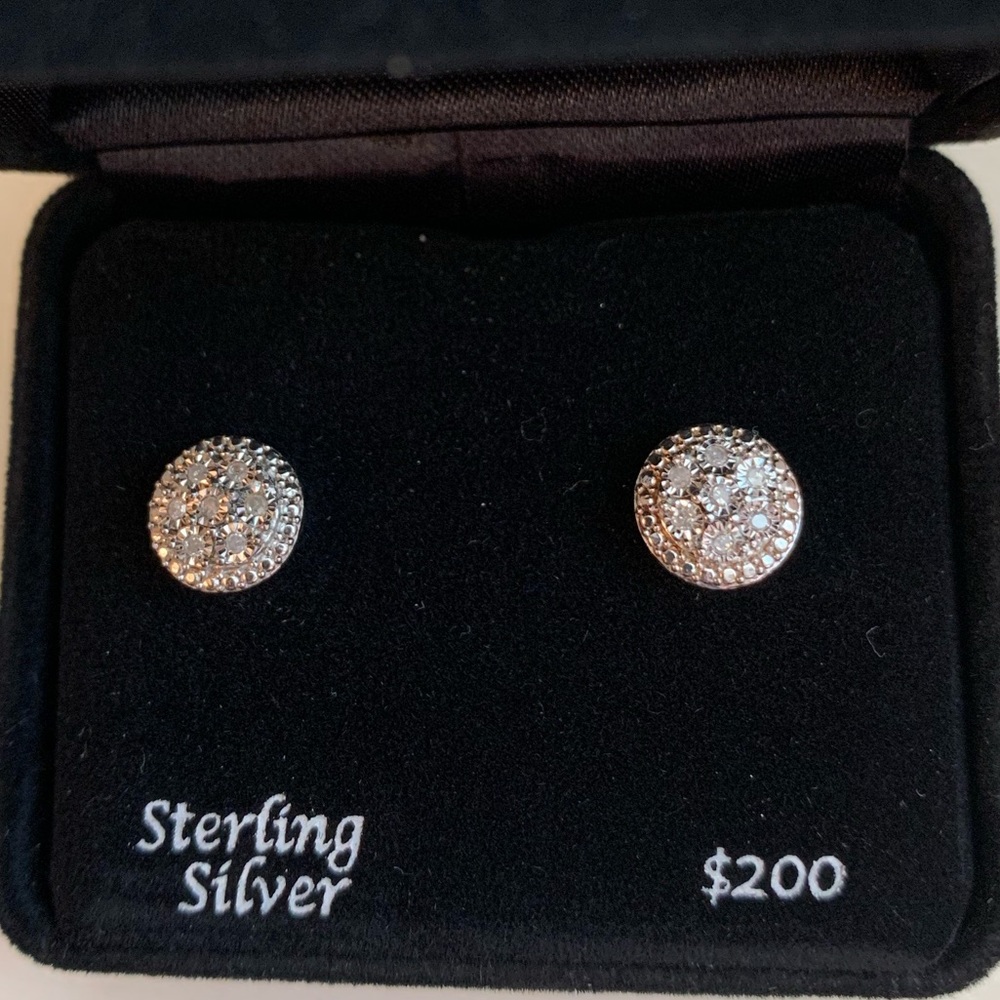 Diamond stud earrings - Picture 3 of 4